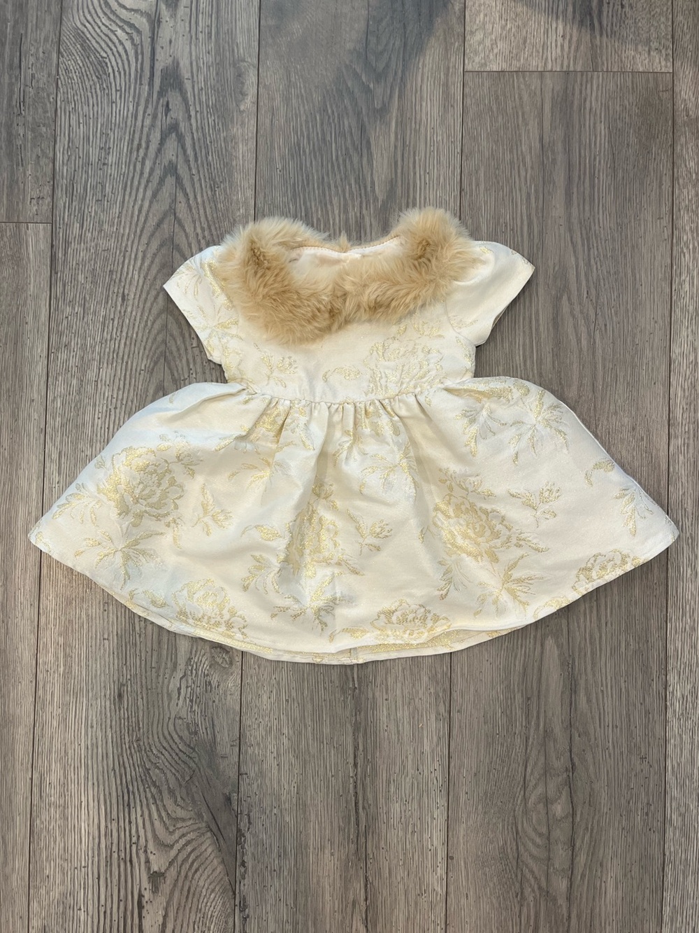Lots of Love Baby Girl Elegant Cream & Gold Floral Dress Faux Fur Collar 6 Month